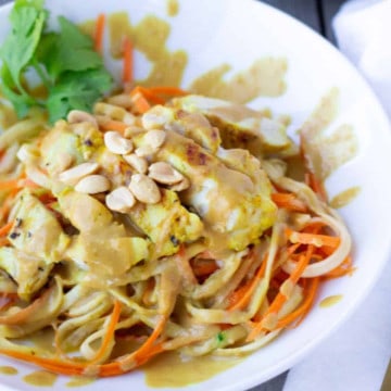 Satay zoodle bowl with chicken on top.