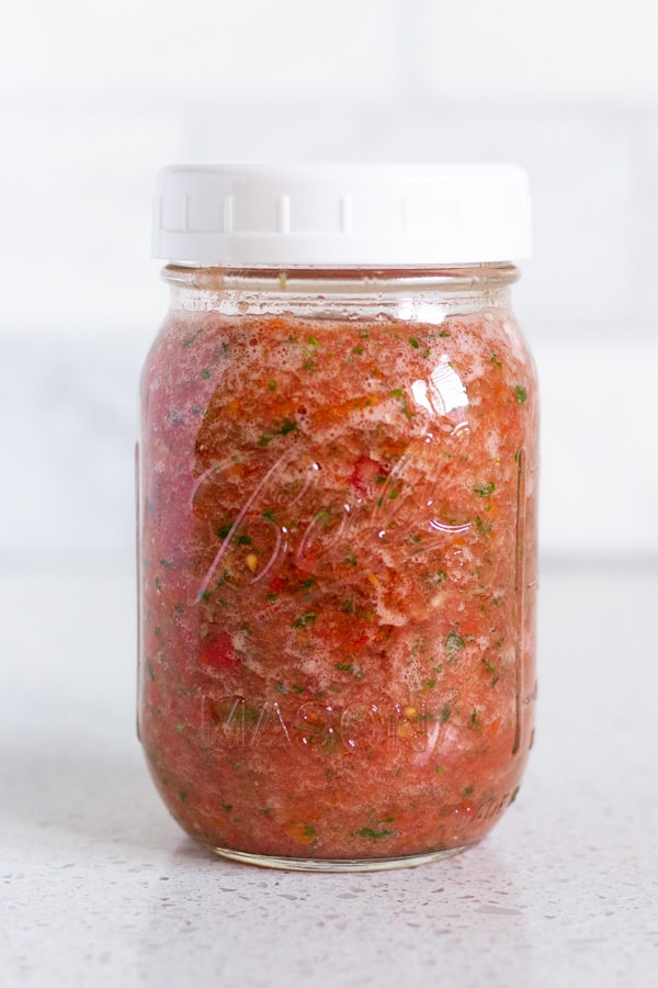 Tomato Salsa in a pint mason jar