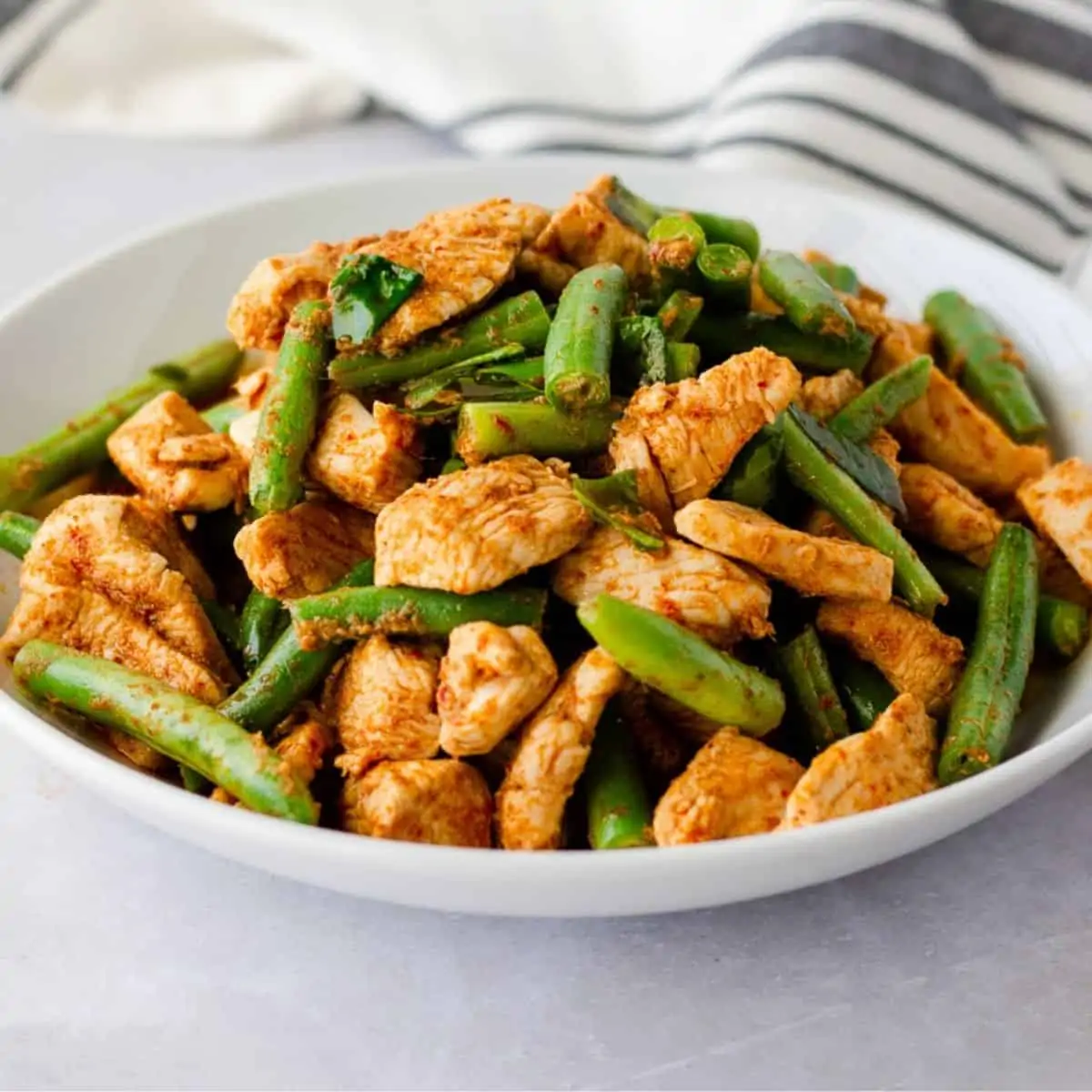Feature image of chicken curry stir fry.