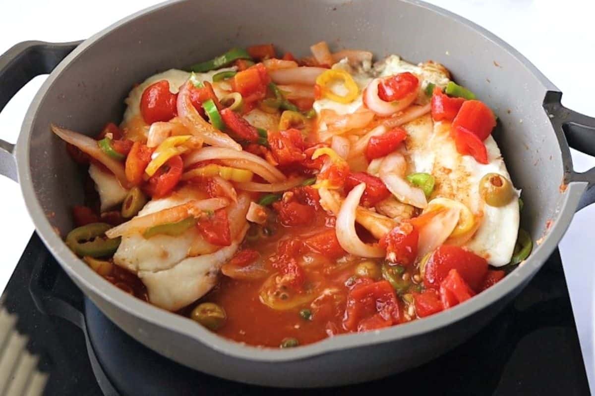 Fish in a skillet with the Veracruz sauce.