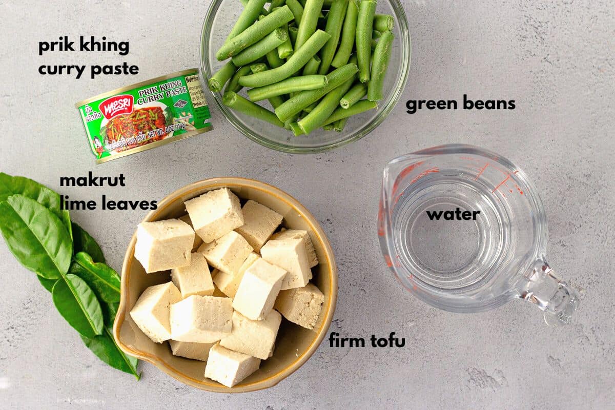 Ingredient for Pad Prik Khing Tofu.