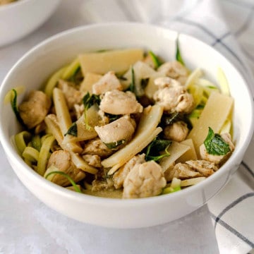 Feature image of Green curry in a bowl.