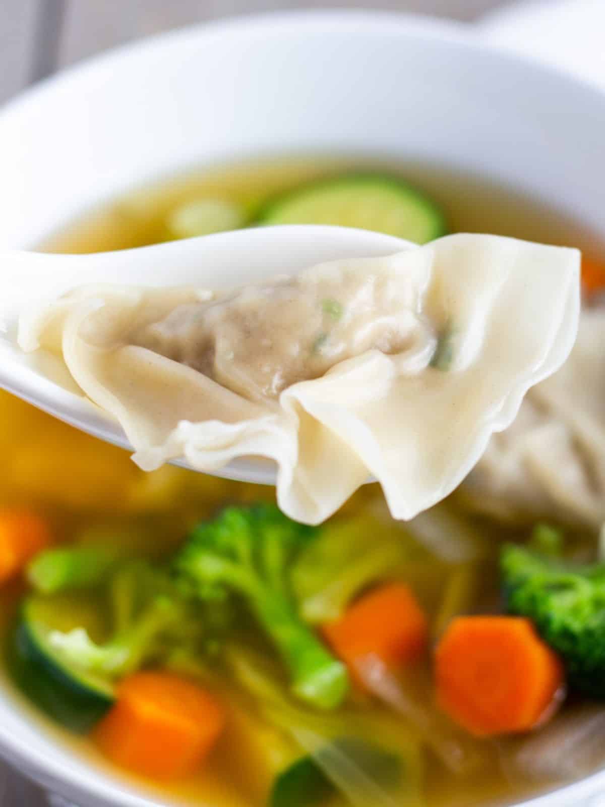 https://thaicaliente.com/wp-content/uploads/2023/10/wonton-soup.jpg