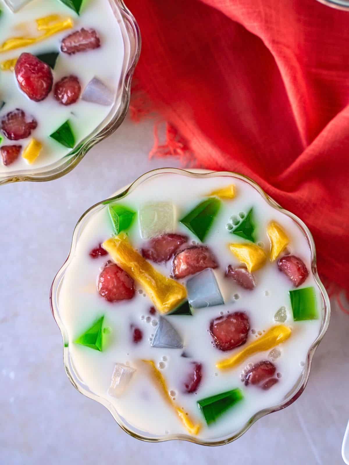 Overhead view of ruam mit dessert in two bowls.