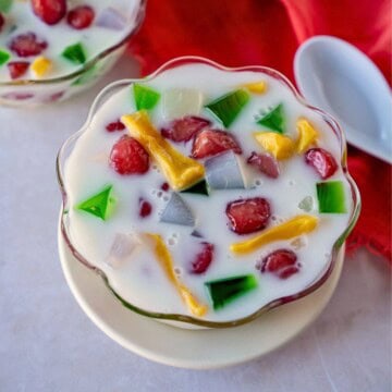 Feature image of ruam mit Thai dessert in a bowl.