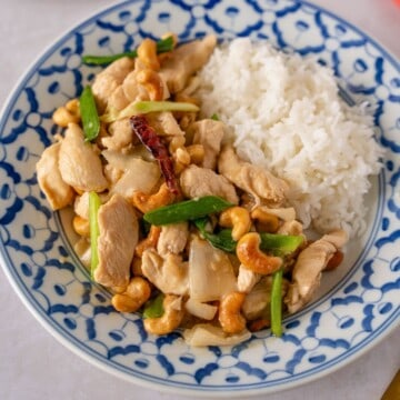 Feature image of Thai cashew chicken.
