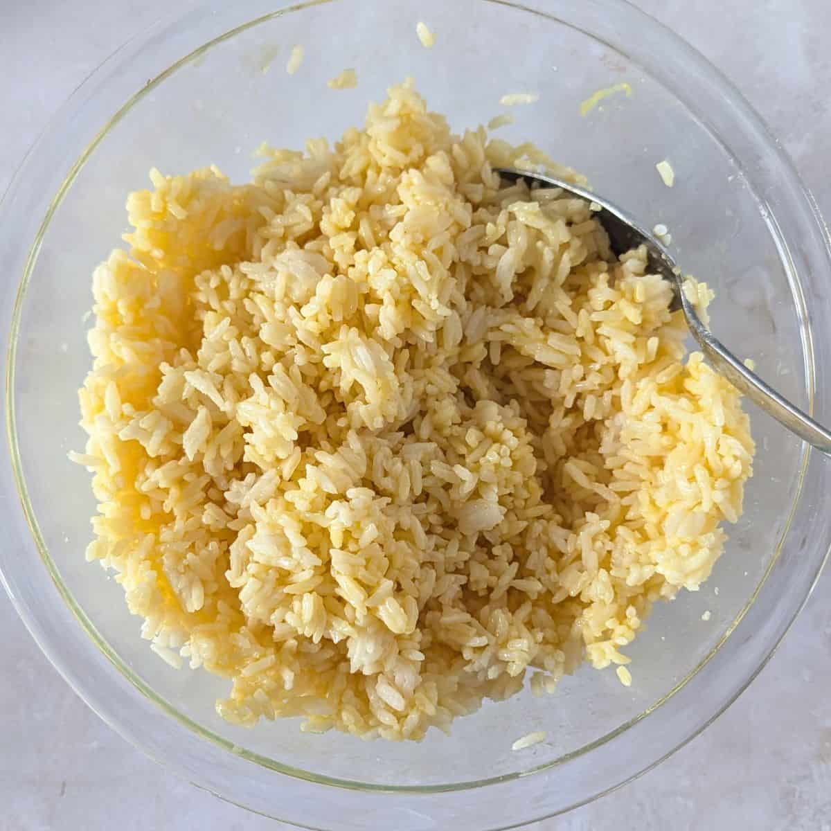 Rice with egg in a bowl.